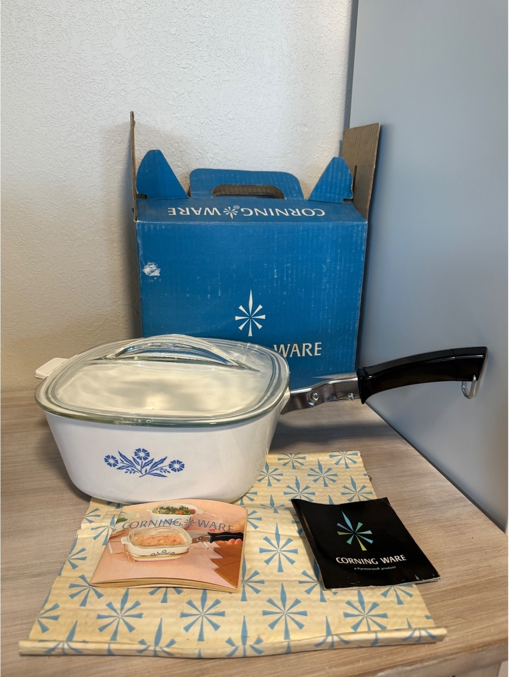 Vintage CorningWare Blue Cornflower Square 2.5qt Casserole dish w lid+handle